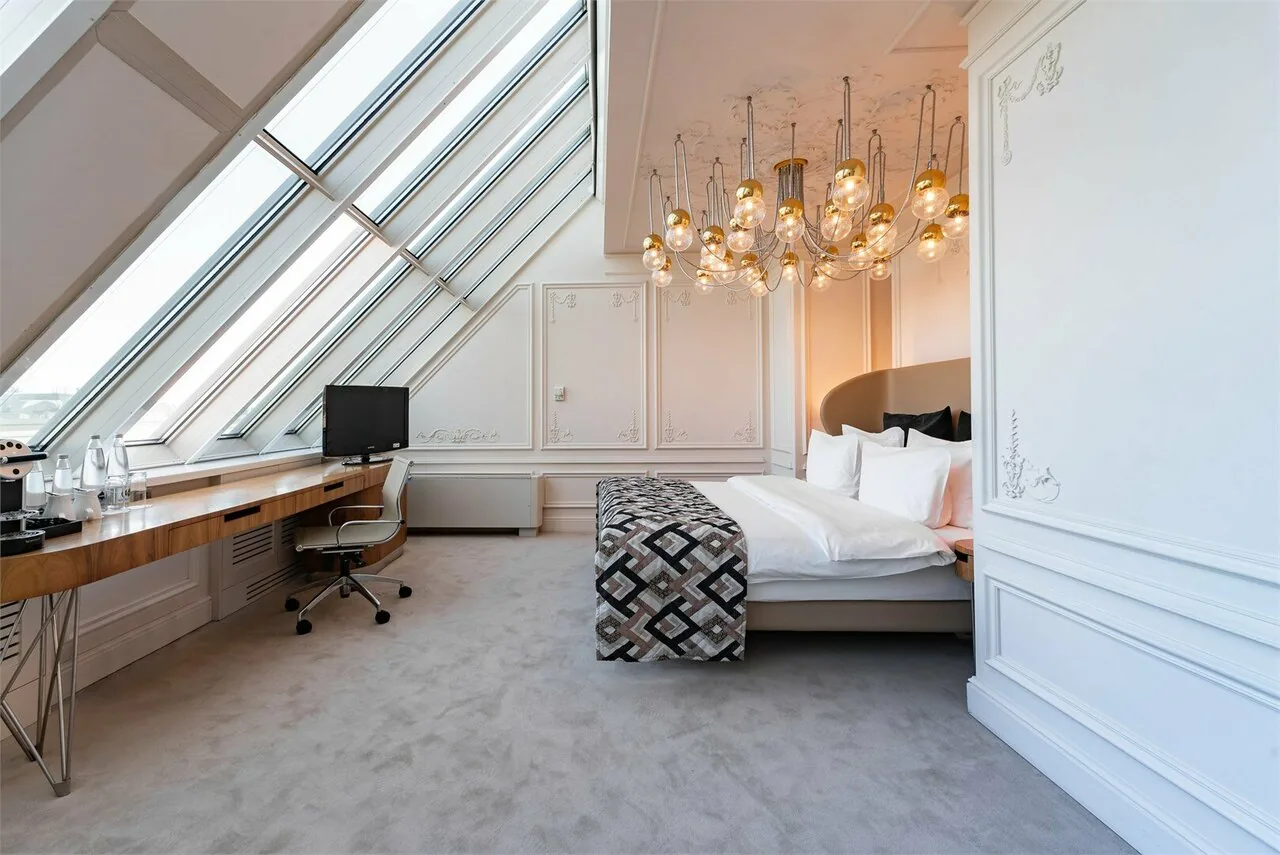 Номер «Мансардный Делюкс» в Crown Hotel Санкт-Петербург